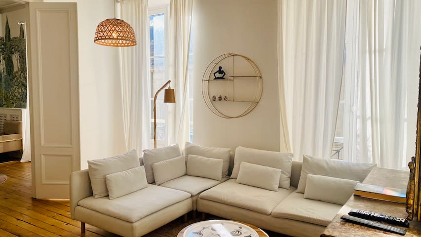 Superbe appartement climatisé près Grand Théatre gallery image 3