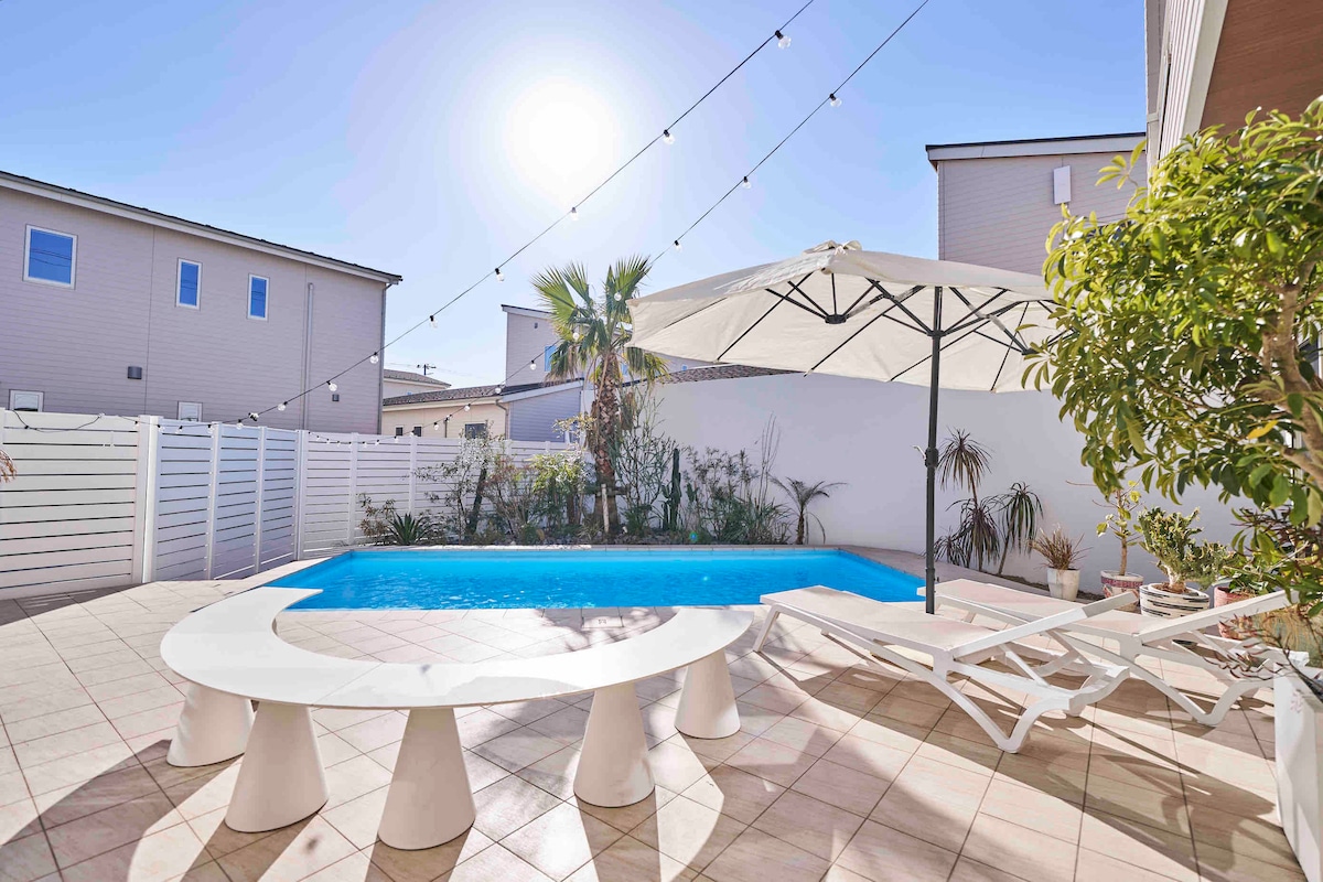 Aqua Villa with Pool, Sauna, and 100 inch 4K Projector, 5-minute