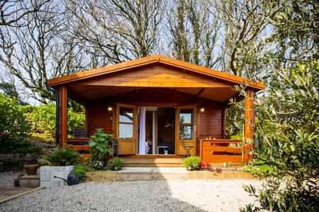 Island View Log Cabin