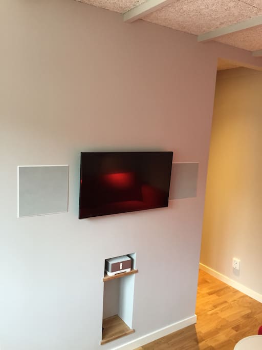 Living room - TV with integrated Sonos sound system
