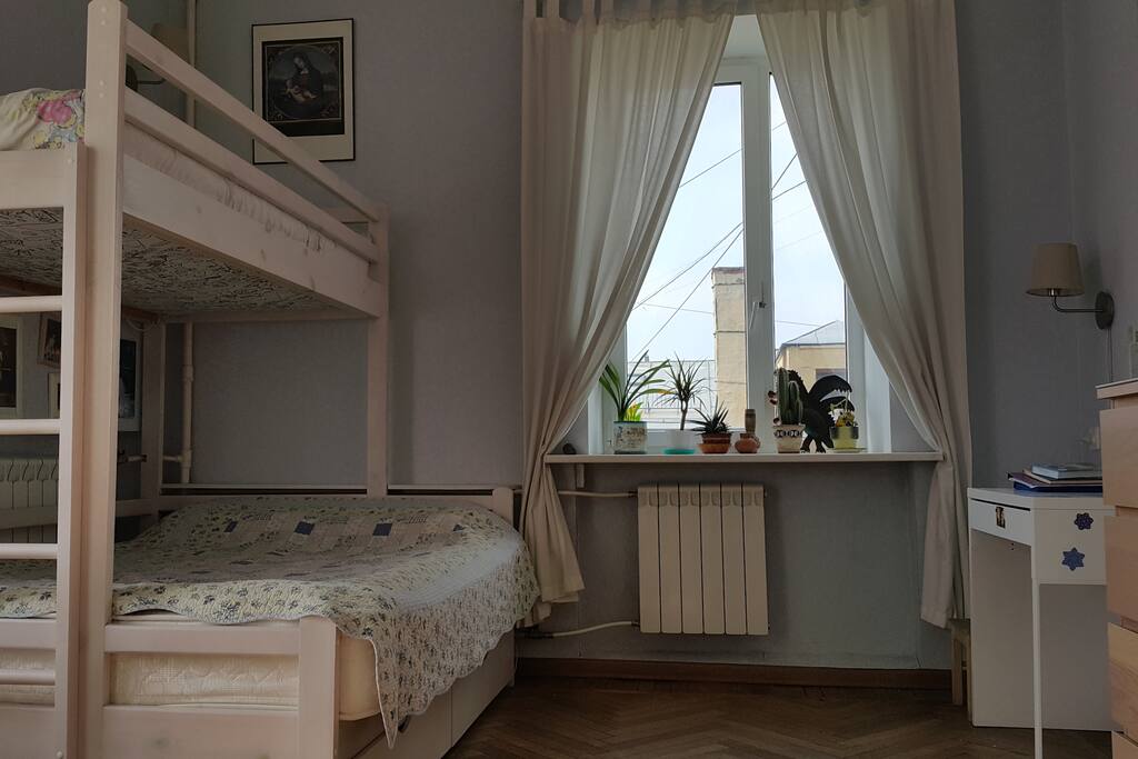 Balcony bedroom (Desk)