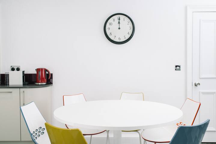 Amazing Georgian Penthouse in City Centre gallery image 4