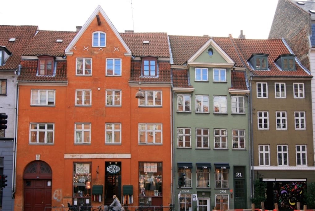 Bygningen, Lejligheden ligger på hele 2. sal