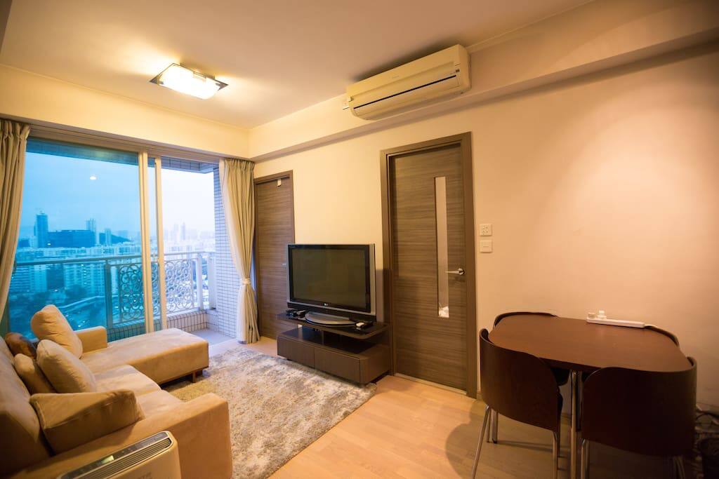 *Business-ready, luxurious pad in Cheung Sha Wan*