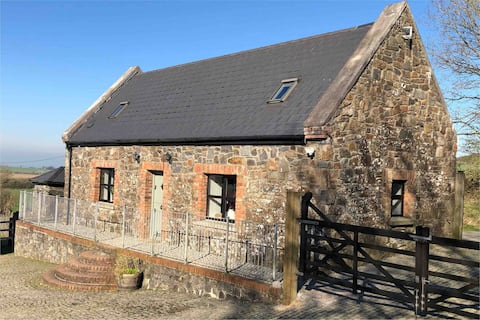Cottage - countryside and rural surroundings.