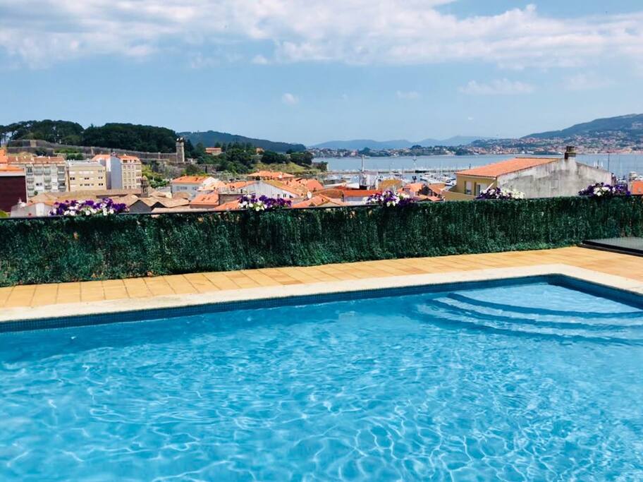 Las vistas de la ría desde la piscina son increíbles! :-)