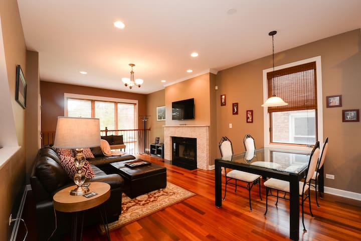 Little Italy/UIC 3 bdrm, 2.5 bath Condo