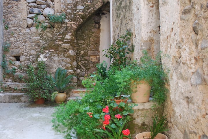 Double room with attached typical cellar