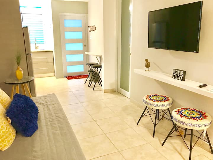 Televisheni janja yenye Netflix, Roku na Televisheni ya kebo. 