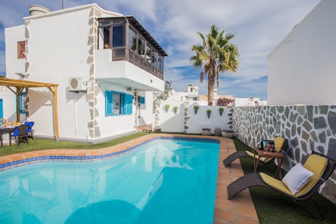 Palm Villa Puerto del Carmen ( Pool & Jacuzzi )