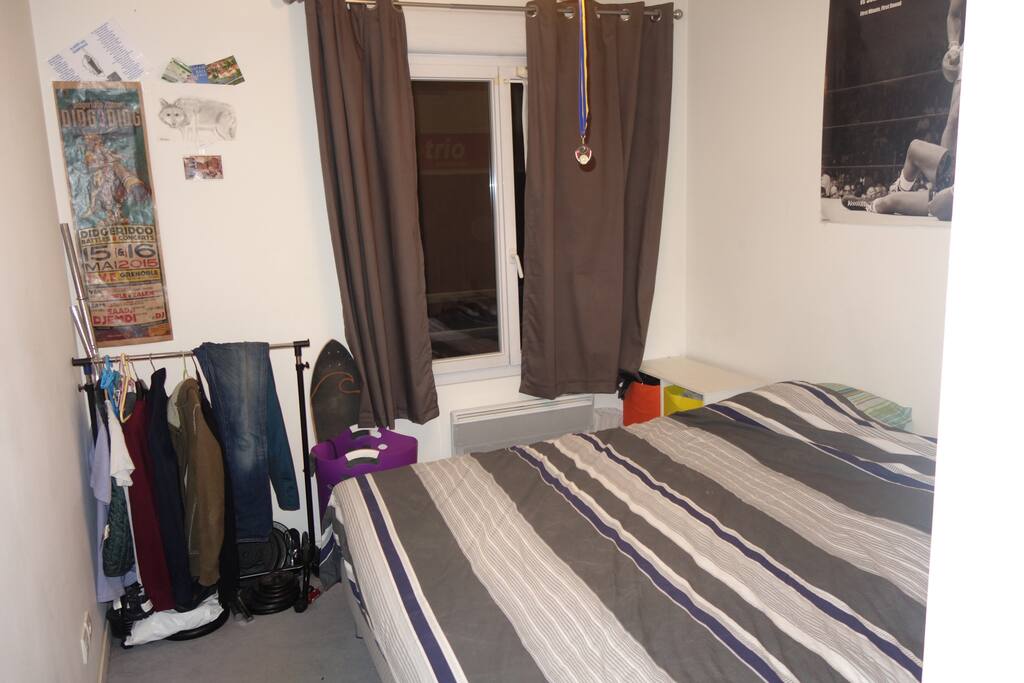 Chambre avec lit en 180cm