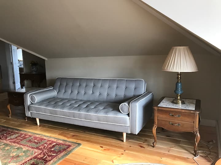 Spacious Private Loft On Main Street (3rd Fl) - Nashua, NH
