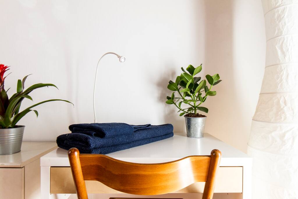 pour des vacances ou une mission dans la region ... un petit espace pour travailler ...