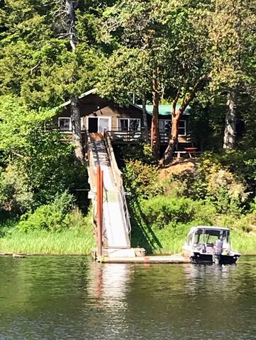 The Cabin In The Cove (BOAT ACCESS ONLY)