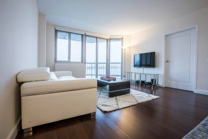 Spacious 3 bedroom 2BTH with private balcony gallery image 5