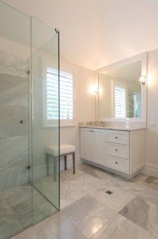 Renovated heritage house near river & Cott beaches gallery image 5