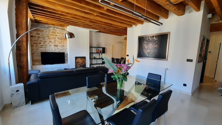 A design cocoon, calm and brightness in THE center