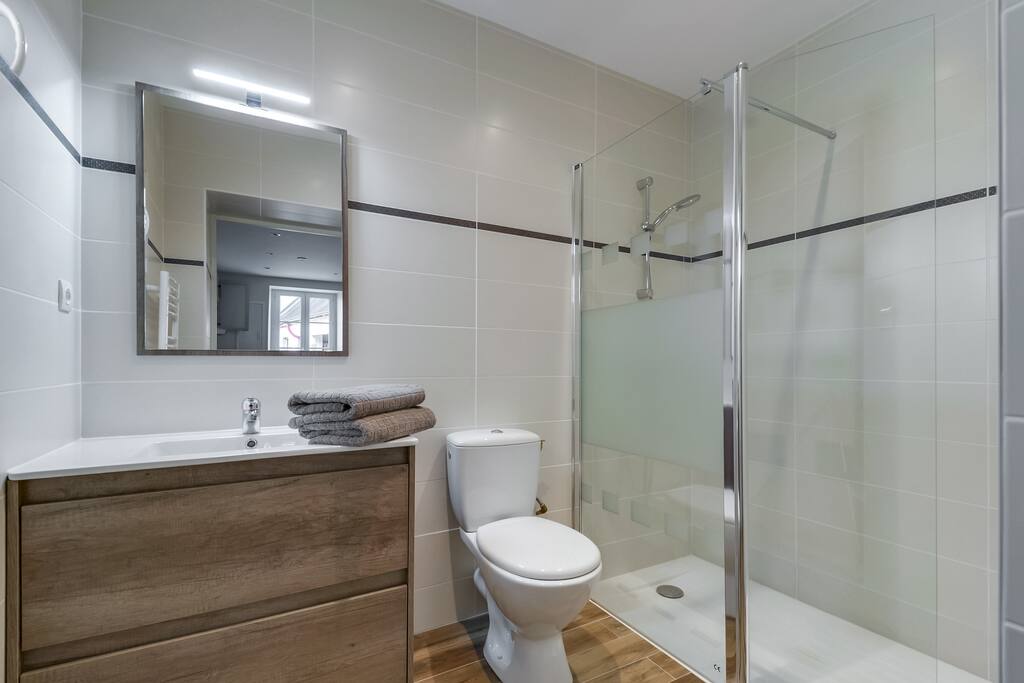 Salle d'eau avec WC