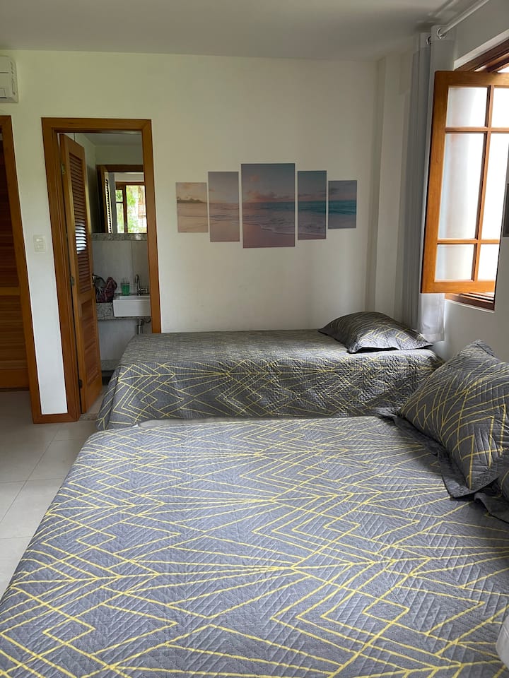 брачен кревет (широк 180-220 см) и брачен кревет (широк