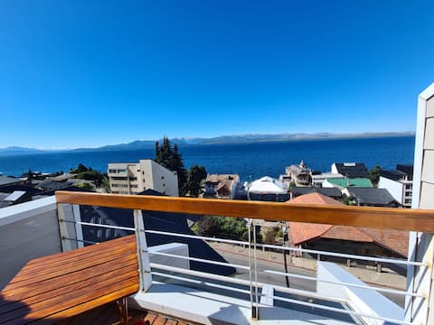 Propiedad de Airbnb exitosa: Spectacular lake view, balcony, garage, 3 guests en San Carlos De Bariloche
