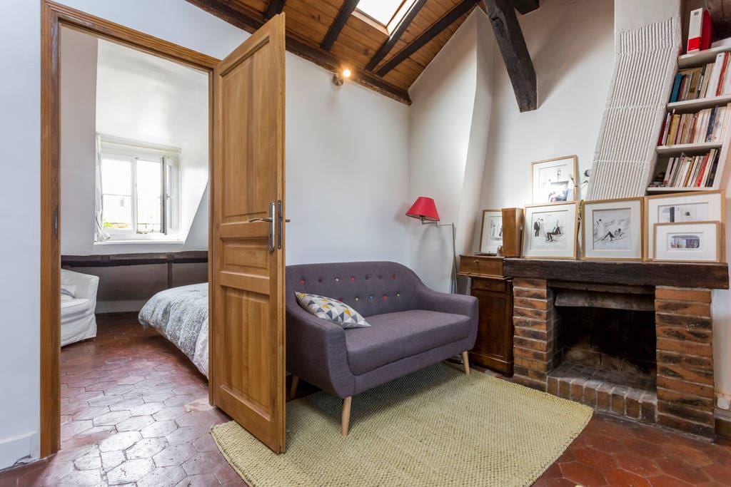 Living room and room entrance