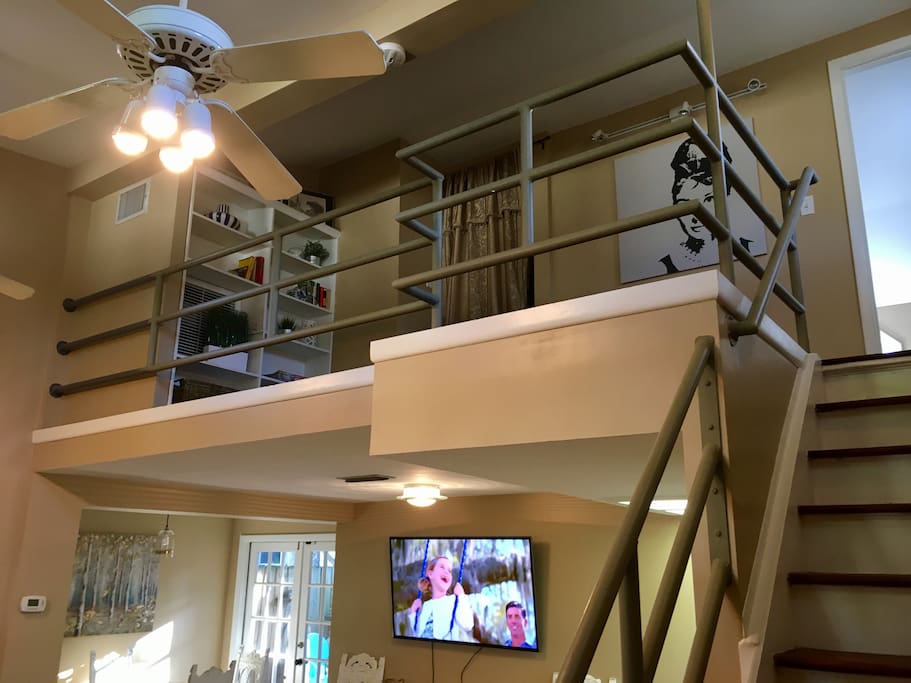 Bright, airy, comfy, open & close to everything!