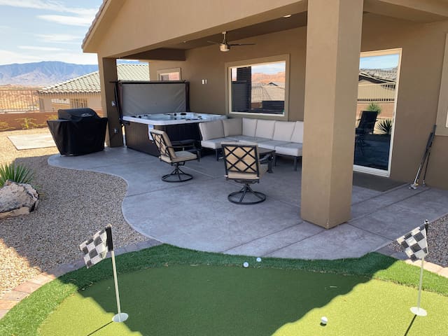 Luxury Home Near Golf courses with a Hot Tub