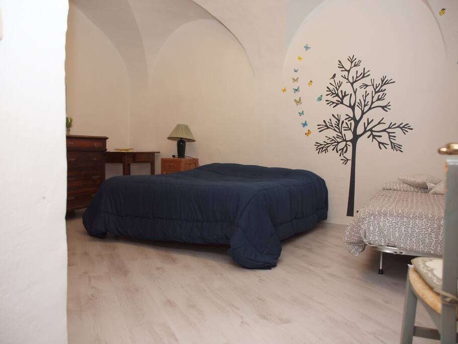 Camera matrimoniale più letto singolo
