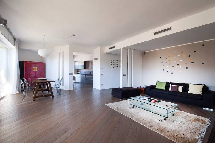 Milano Lush contemporary flat – 6 guests, 3 BDR gallery image 2