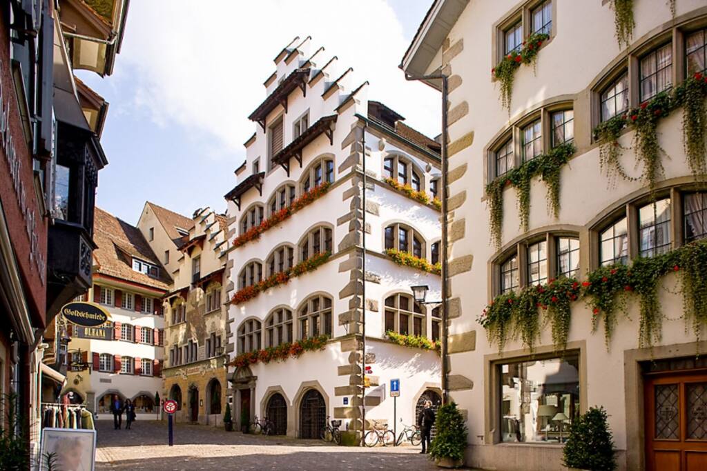 City Studio Apartment #4 by Airhome - Apartments for Rent in Zug, Zug