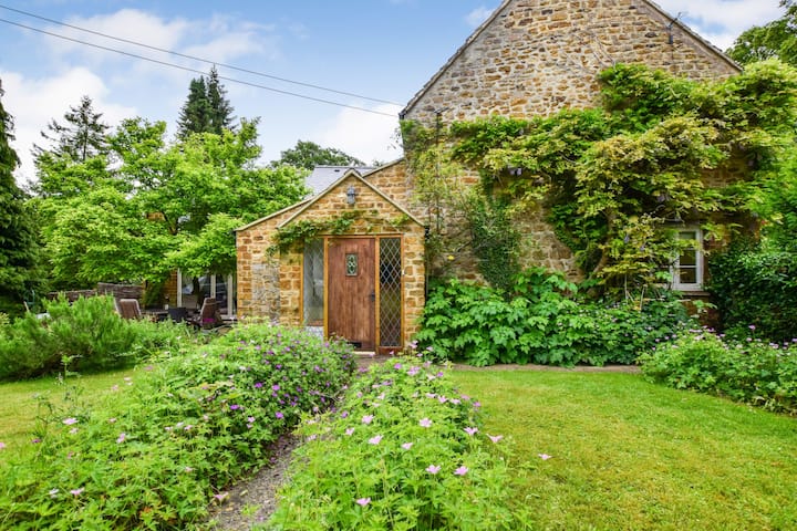 A former groom's cottage in the Cotswolds with deeply personal