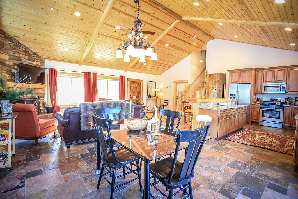 Chair,Furniture,Couch,Dining Room,Indoors