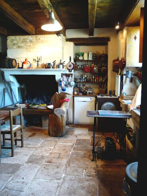 Cuisine salle à manger coté chéminée