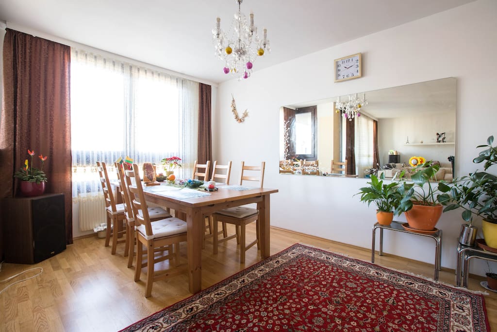 Wohnzimmer, Living room, Гостиная, sharing area for eating