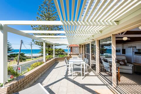 Huge Ocean View apartment! Wifi, linen, Smart TV