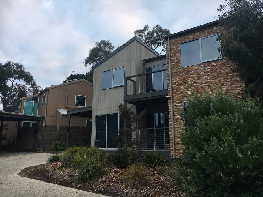 A perfect combination of privacy, a great location and a home full of modern facilities. Something for everyone. The main feature being tranquility plus convenience. Walking distance to all local attractions/necesessities.