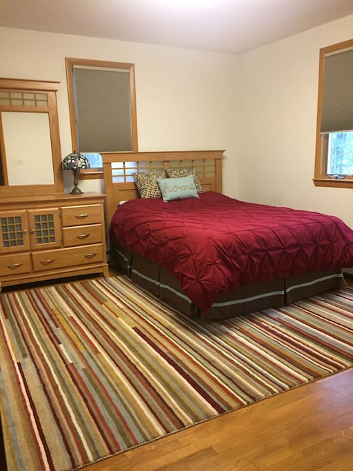 Private guest bedroom on 1st floor