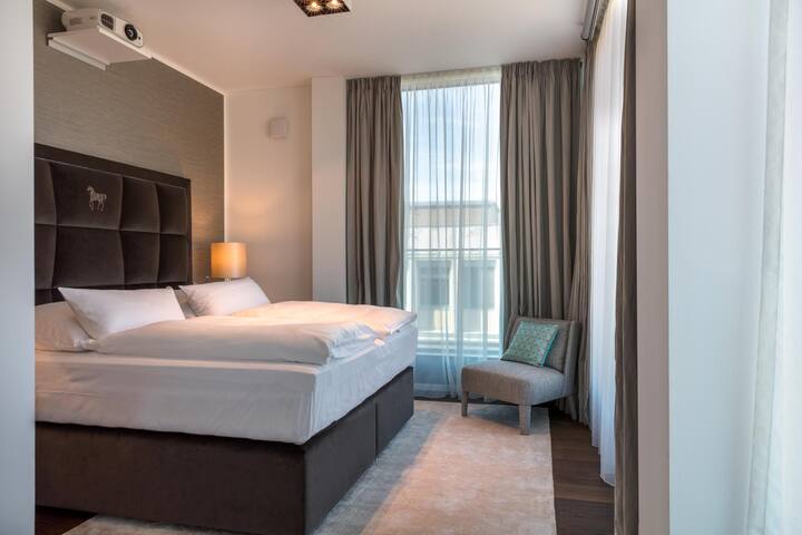 Lux(ury) Penthouse by Suite.030 gallery image 2