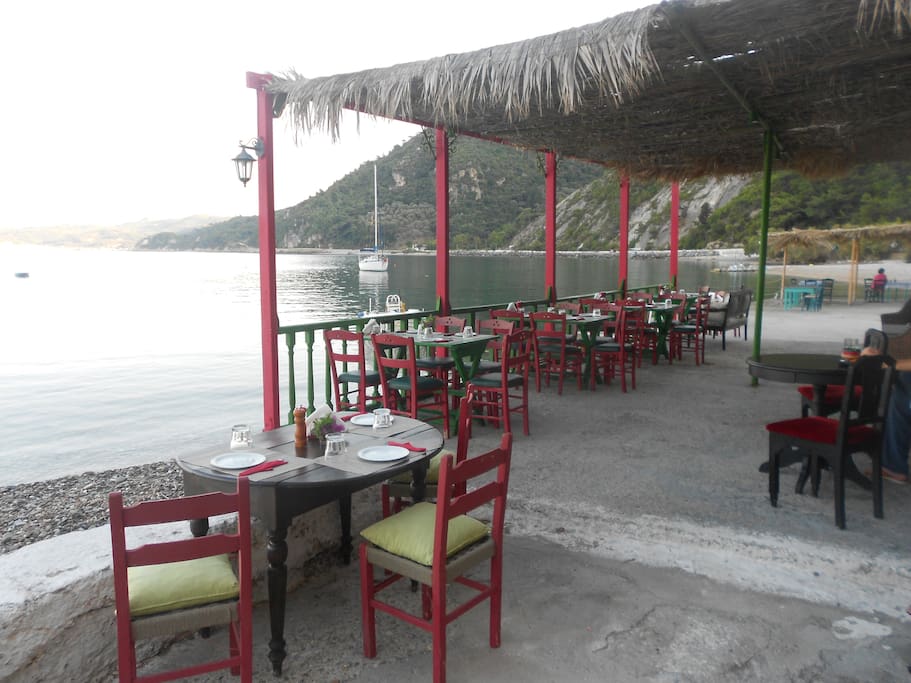 restaurant avlakia samos