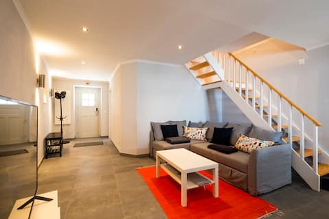 Top Airbnb: Harbour House with sea glimpse em Ericeira