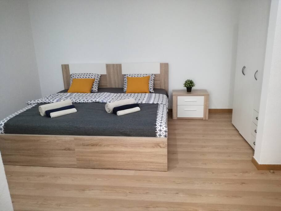 Cama de casal / ou 2 camas individuais