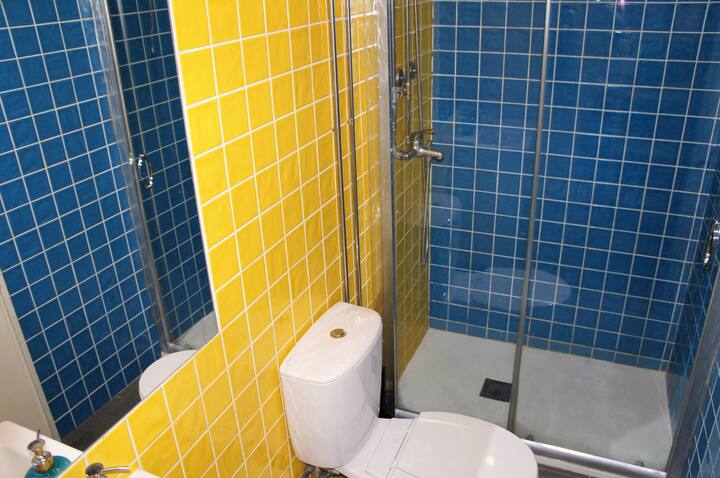 Wine Hostel - 6 Bed Mixed Dorm Ensuite