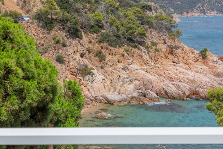 Apartment with sea views in Cala Salions gallery image 4