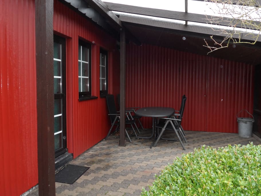 Überdachte möblierte Terrasse