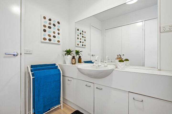 BLAIRGOWRIE POOLSIDE….resort style living gallery image 4