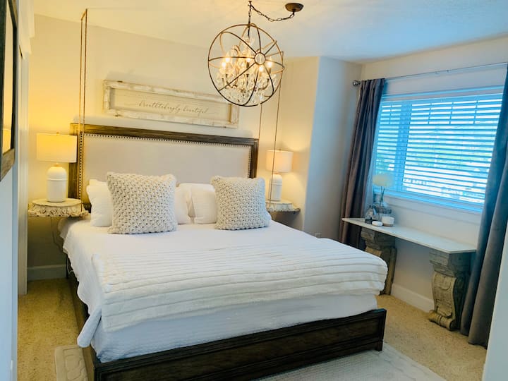 Second guest bedroom on upper floor with king bed, premium mattress and bedding. Night stands, desk, lamps, and closet. Also includes walk out deck with Mountain View’s. 