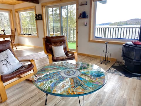 Popular Airbnb listing: Waterfront Cottage with Wood Burning Sauna in North Frontenac