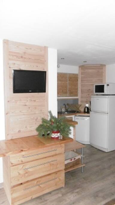 Meuble de rangements + TV orientable