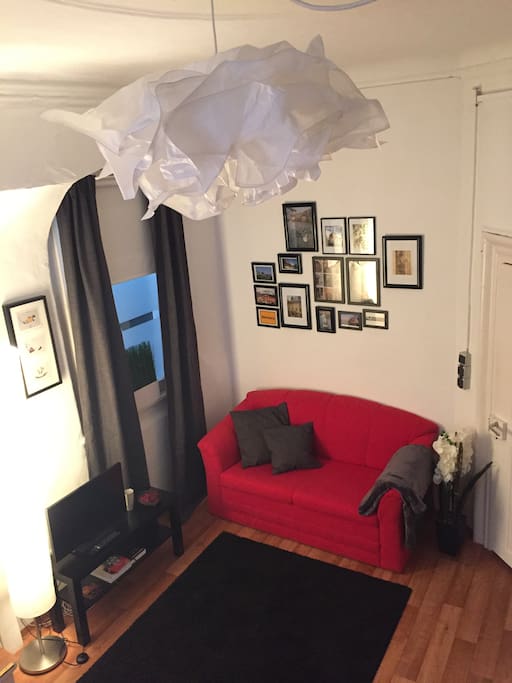 Wohnzimmer mit Schlafsofa