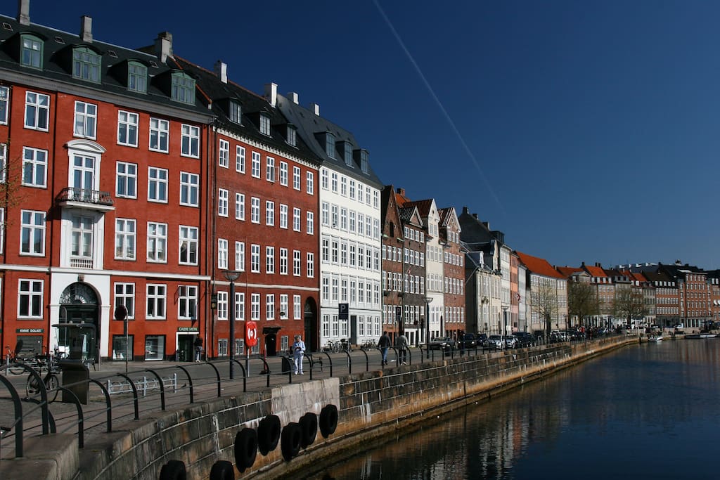 Apartment is by the Canal next to the Christianborg Castle. Most of the main Copenhagen attractions are within walking distance from the apartment.